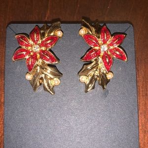 2/$40 👸🏻 NWOT Beautiful Poinsettia Earrings 🎄✨❤️